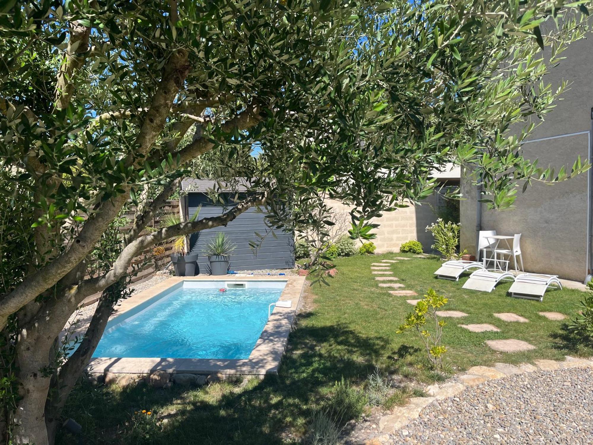 فيلا Le L'Islois- Park&Piscine LʼIsle-sur-la-Sorgue المظهر الخارجي الصورة